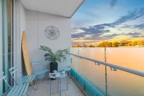 Stylish Apartment near Airport & Station - Image 2