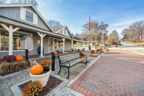 The Holly House In Downtown Demorest 2 Bedroom Home by Redawning - Image 4