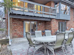 Amazing Hideaway - Short Walk To Hoyt Park! 3 Bedroom Townhouse by Redawning - Image 5