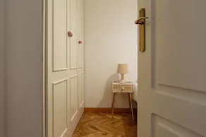 Cute 1 Bed Flat W/balcony - 2mins to Metro - Image 5