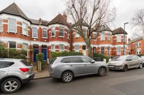 NEW Bright 2BD Flat in the Heart Alexandra Palace - Image 5