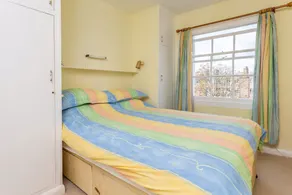 1 Bed Chelsea Flat With Parking - Image 2