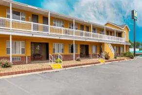 Days Inn by Wyndham Chillicothe - Image 3