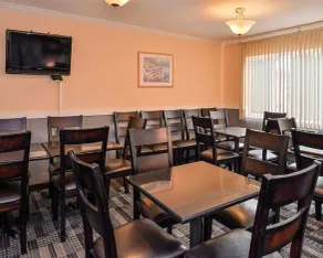 Quality Inn Hotel Kent - Seattle - Image 2