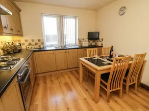 Bytheway Cottage - Image 2