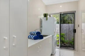 Luxury Living on the Beachfront - Image 2