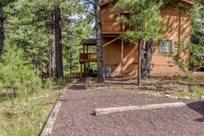 Cozy Hilltop Retreat Quiet Street Near Downtown and NAU Private Forested Setting - Image 4