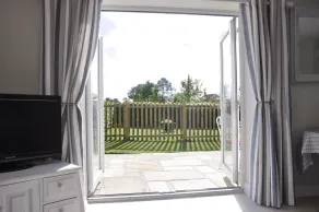 Countryside Retreat Cottage in Suffolk, England - Image 3