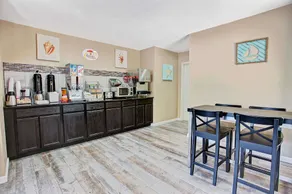 Super 8 by Wyndham Asbury Park - Image 5