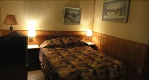 Old Country Motel - Image 4