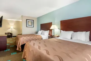 Quality Suites Kansas City International Airport - Image 4