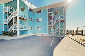 New Listing! Oceanfront W/ Balcony & Pool 1 Bedroom Condo - Image 5