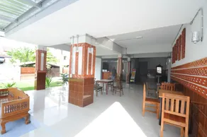 Pool Front Hostel - Image 2