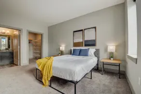 Frontdesk 2 BR Apt by Indianapolis Art Center - Image 3
