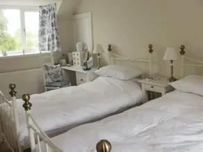 Hollyburn House - Image 2