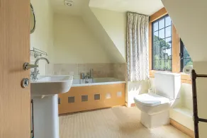 Altido Modern Countryside Estate W/ Lakes Between Chipping Norton And Soho Farmhouse - Image 3