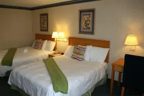 Bay Inn & Suites - Image 3