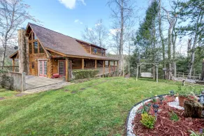 Lazy Cub Lodge, 3 Bedrooms, Pool Table, Hot Tub, WiFi, Sleeps 10 - Image 1
