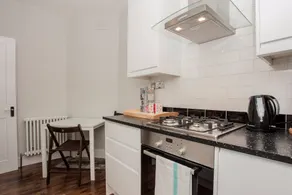 1 Bedroom Flat near Elephant and Castle - Image 5