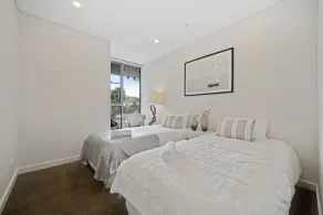 Ultra Modern Luxurious home in Tranquil Sydney - Image 2
