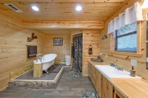 Deer Ridge Retreat Luxurious Family Sanctuary With Hot Tub and BBQ by Redawning - Image 5