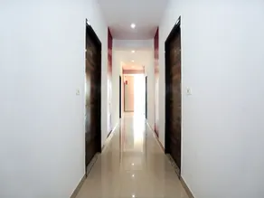 Capital O 86466 Hotel Pearl Grand - Image 4