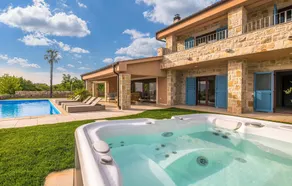Beautiful Home in Linardici With 4 Bedrooms, Jacuzzi and Outdoor Swimming Pool - Image 4
