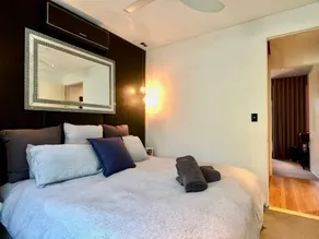 3 Storey Home Close Walk To Fox Studios SCG & City - Image 2