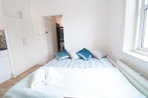 Piccadilly Apartments - Image 4