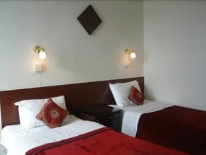 The Kensington Hotel and Bar - Image 2