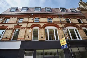 Bank House - Image 4