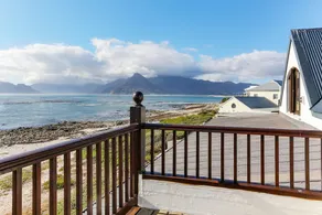 Arum Beach House - Image 2