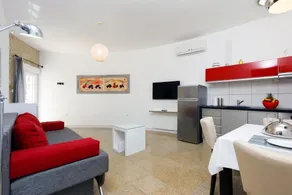 Ark Beach Apartments - Image 2