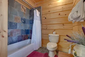 Clear Blue Morning, 3 Bedrooms, Hot Tub, WiFi, Gas Grill, Sleeps 12 - Image 5