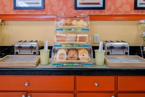 Quality Inn & Suites Boston Lexington - Image 2