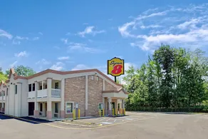 Super 8 by Wyndham Asbury Park - Image 4
