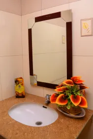 Dhaksina Hotel - Image 4