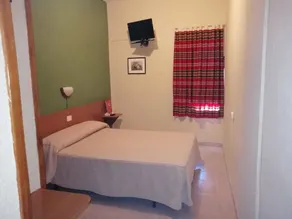Hostal La Muralla - Image 4