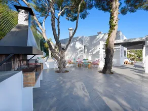 Posh Holiday Home With Pool, Library & Scenic Views in Jesus - Image 4