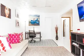 Art Gallery Suites JFK Airport - Image 3