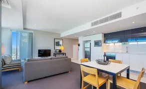 Pelicanstay in Surfers Paradise - Image 2