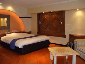 Hotel Large - Image 3
