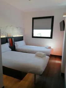 Easyhotel Malaga City Centre - Image 2