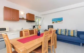 Stunning Home in Kuciste-perna With Wifi and 2 Bedrooms - Image 4