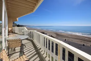 Beachfront 2br/2ba W/ Pool & 180-degree Bay View 2 Bedroom Condo - Image 4