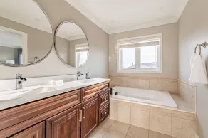 Luxury Villa - Mississauga Square One - Image 2