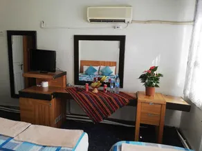 Omur Hotel - Image 2