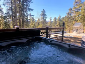 Treehouse 1br With Hot Tub 1 Bedroom Home by RedAwning - Image 2