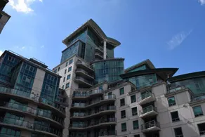 Modern 2 Bedroom Apartment With Stunning Views - Image 5