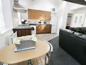 Sunshine Apartment - Image 3